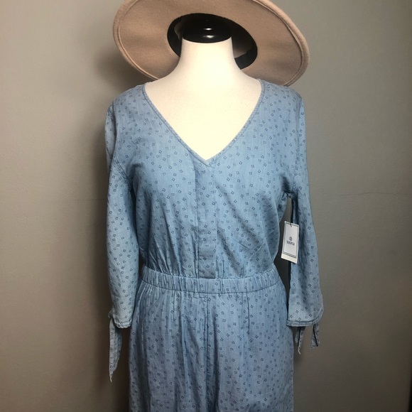 Susina V-Neck Stripe Chambray Romper - Picture 5 of 8